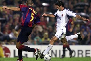Legendarische wedstrijden: Figo neemt na 20 jaar afscheid van het voetbal