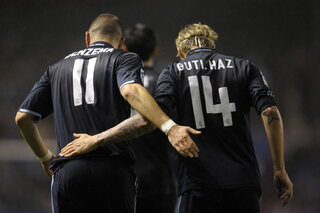 Guti en Benzema vieren hun doelpunt