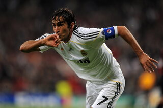 One day, one goal: Raúl voert de perfecte lob uit bij Schalke 04