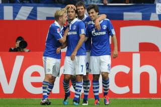 One day, one goal: Raúl voert de perfecte lob uit bij Schalke 04