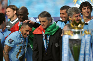 Tevez pakte met City de eerste titel in 44 jaar