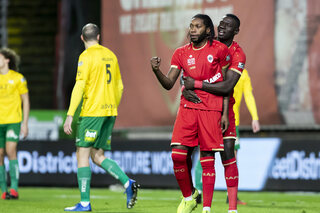 Mbokani lukt een hattrick tegen KV Oostende