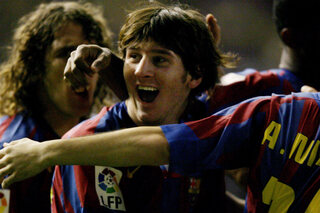 Messi débute à l'âge de 17 ans au FC Barcelone