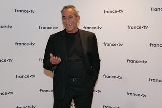 Quand Thierry Ardisson interviewe l’autre monde dans ‘Hôtel du Temps’ sur France 3
