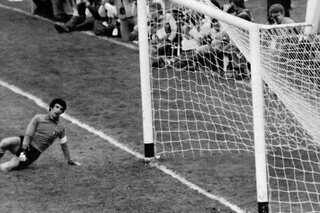 One day, one goal: Nelinho trapt Brazilië op heerlijke wijze richting brons op WK 1978