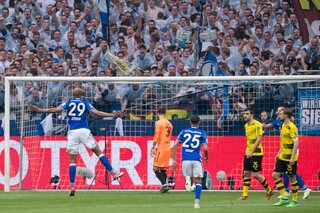 One day, one goal: de weergaloze vrijschop van Naldo, die rivaal Dortmund aan flarden schoot