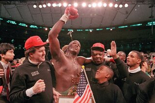 Sterallures: James 'Buster' Douglas wint van de onoverwinnelijke Tyson als eerbetoon aan zijn moeder