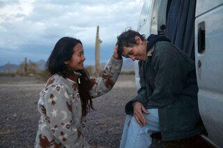 La réalisatrice Chloé Zhao avec l'actrice Frances McDormand pour 'Nomadland'