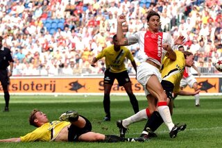 One day, one goal: Zlatan se balade dans la défense de NAC Breda