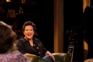 Découvrez ‘Le Moment Dena’, un nouveau talk-show à l’étonnant défi