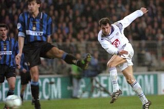 One day, one goal: Bruno Versavel schittert tegen Inter Milaan met geweldige volley