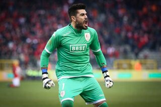 Victor Valdés Standard