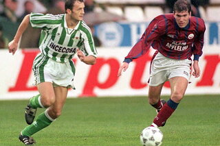 Zidane, rechts, in actie