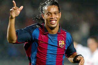 One day, one goal : Ronaldinho enflamme le Camp Nou en pleine nuit pour ses débuts