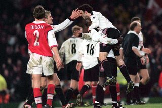 One day, one goal: Ryan Giggs dribbelt Arsenal uit de FA Cup
