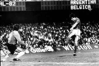 17: Erwin Vandenbergh verrast wereldkampioen Argentinië op het WK van 1982