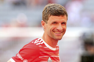 One day, one goal: Thomas Müller viert voor het eerst feest met een 'frommelgoal'
