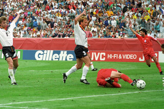 12: Scheidsrechter Kurt Röthlisberger zadelt Rode Duivels op met fikse kater tijdens WK 1994