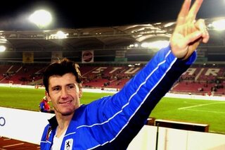 One day, one goal: Davor Suker laat Arsenal genieten van zijn genialiteit