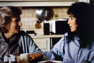 5 faits marquants sur le film ‘Eclair de lune’, comédie romantique avec Cher et Nicolas Cage, sorti il y a 35 ans
