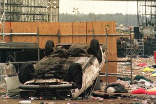 Hoe de verrijzenis van Woodstock in 1999 uitdraaide op een fiasco