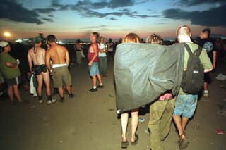 Hoe de verrijzenis van Woodstock in 1999 uitdraaide op een fiasco
