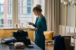 Succes van ‘The Flight Attendant’ verlengd: seizoen 2 weldra te zien op Streamz