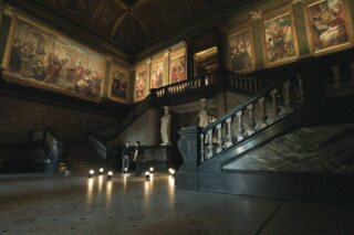 Thomas Vanderveken nodigt gast uit om te overnachten bij prestigieuze kunstwerken in 'Een nacht in het museum'