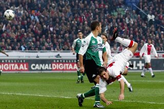 One day, one goal: Rafael van der Vaart scoort geniale goal in Klassieker