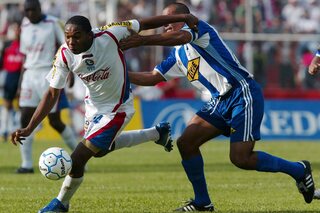 One day, one goal: Hondurees Wilson Palacios zet zichzelf op de voetbalkaart met weergaloze treffer