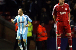 One day, one goal: Valbuena legt sfeervol Anfield Road het zwijgen op met winnende treffer