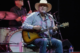 Deze muzieksterren overleden afgelopen maand