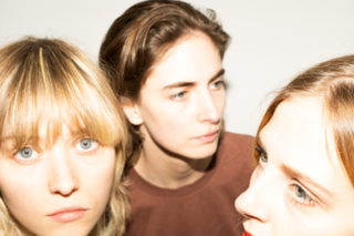 The sound of… Les girls bands !
