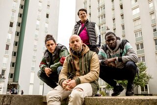 Franck Gastambide, réalisateur de la série "Validé", avec les rappeurs de l'équipe