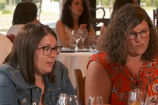 L'Amour est dans le pré - Romina est mal à l'aise alors que Simon et Elodie se dévorent des yeux