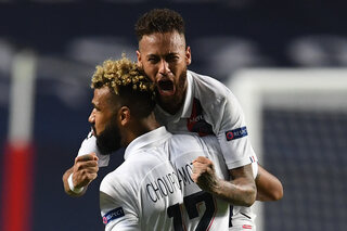 Neymar et Choupo Moting fêtent la qualification du PSG contre l'Atalanta en Ligue des champions