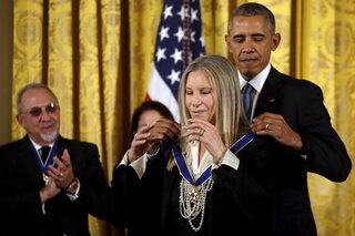 Streisand décorée par Barack Obama