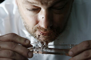 Dominique Persoone dag van de chocolade snuifmachine