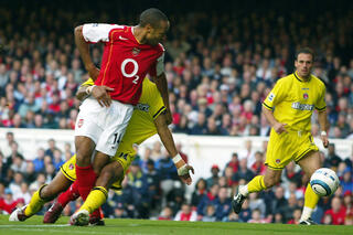 La talonnade génial de Thierry Henry contre Charlton.