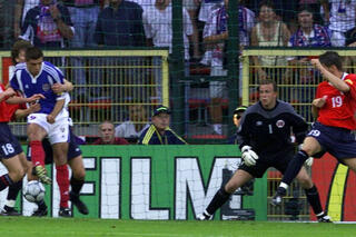 De Joegoslavische aanvaller Savo Miloševic in actie.