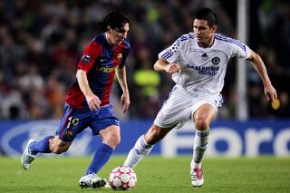 Lionel Messi tegenover Frank Lampard in 2006