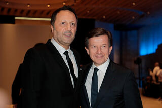Arthur et le CEO de TF1, la chaîne qui a marqué sa carrière audiovisuelle.