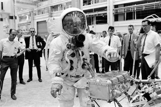 'Mission Control' retrace la mission Apollo 11 lors de laquelle l'Homme a fait ses premiers pas sur la lune.