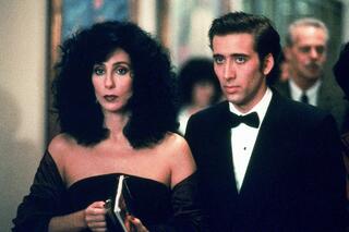 5 faits marquants sur le film ‘Eclair de lune’, comédie romantique avec Cher et Nicolas Cage sorti il y a 35 ans