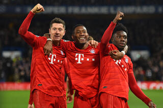 Bayern München viert na de overwinning in en tegen Chelsea