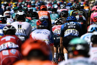 De renners tijdens de Ronde van Frankrijk