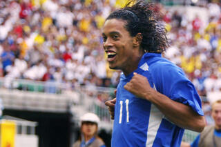 One day, one goal: l’ingénieux coup franc de Ronaldinho qui élimine l’Angleterre