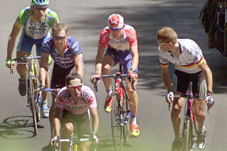 Kivilev tijdens de Tour in 2001 in een groepje met onder meer Lance Armstrong en Jan Ulrich