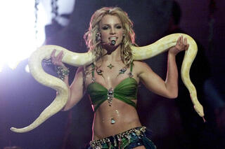Britney Spears aux MTV Video Awards avec un python