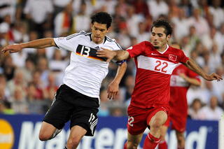 Ballack et Altintop au duel lors d'Allemagne-Turquie en 2008
